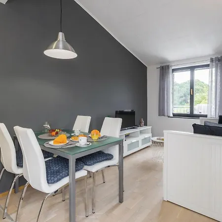 One-bedroom In Appartement Poreč